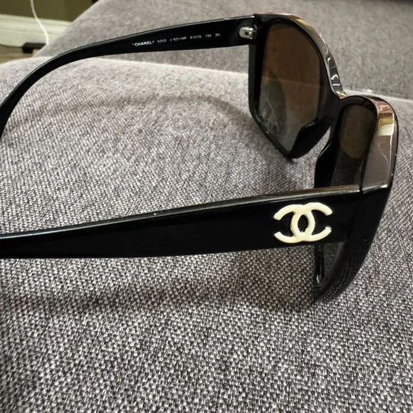 CHANEL | Accessories | Chanel Elegant Black Sunglasses  display picture 1